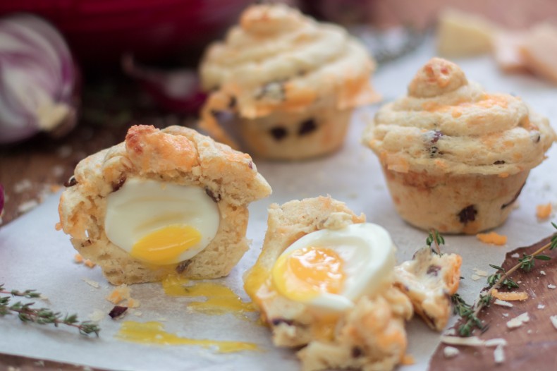 Cheesy Easter Egg Muffin / http://www.funtocooking.com/2014/03/28/cheesy-easter-egg-muffin